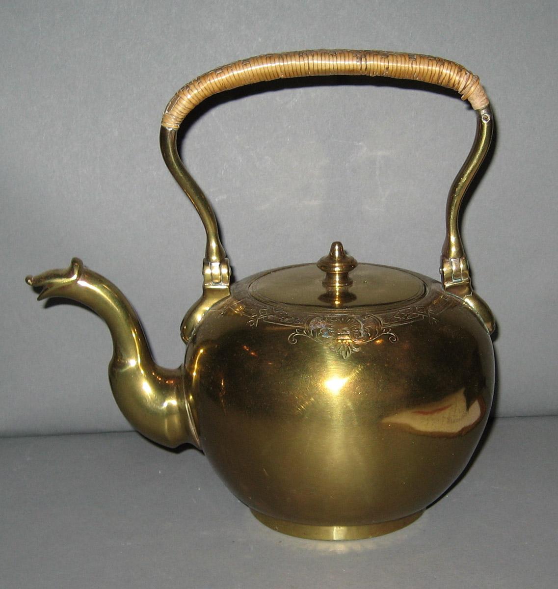 1958.1711 A, B Kettle