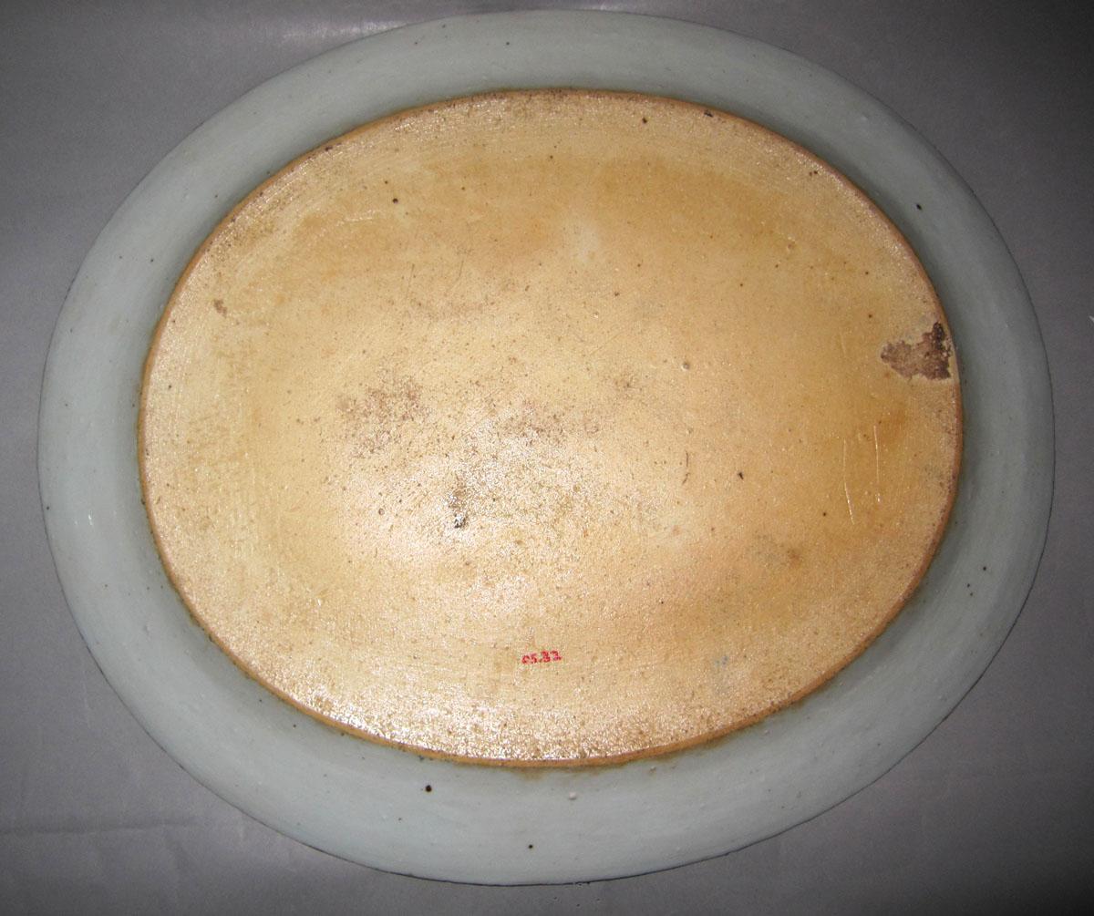 2005.0032 Porcelain platter underside