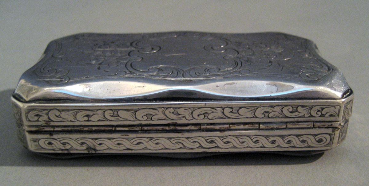2006.0002 Silver Box front