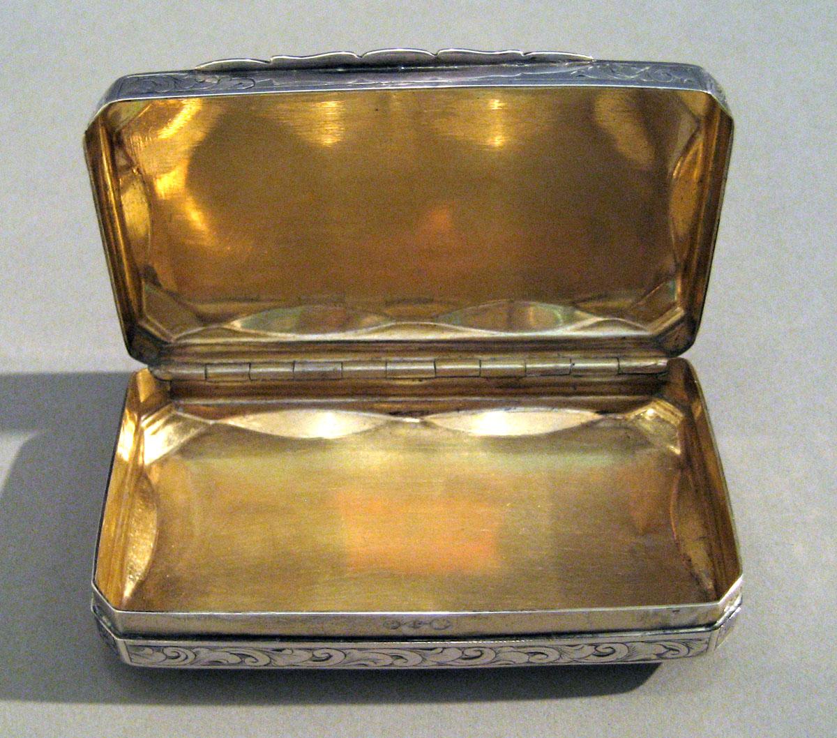 2006.0002 Silver Box interior