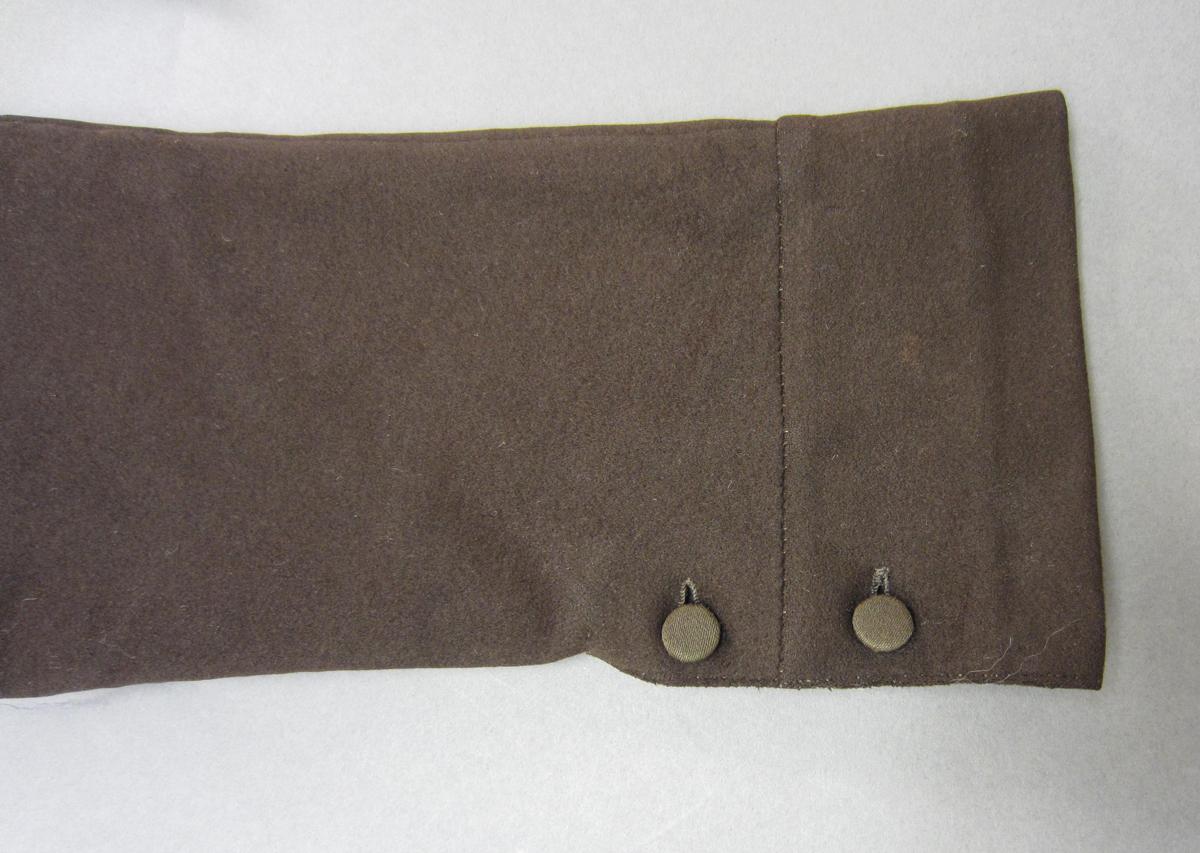 2005.0040 Jacket, Sleeve