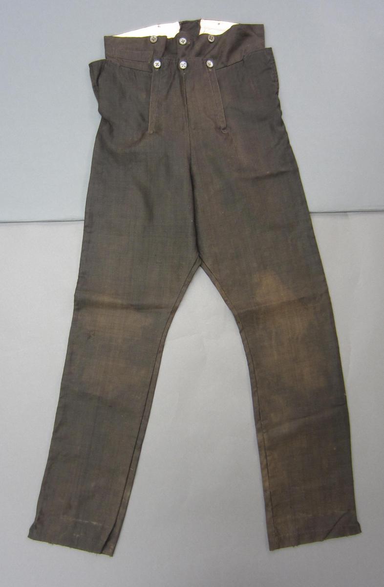 2005.0040 C Trousers, Front