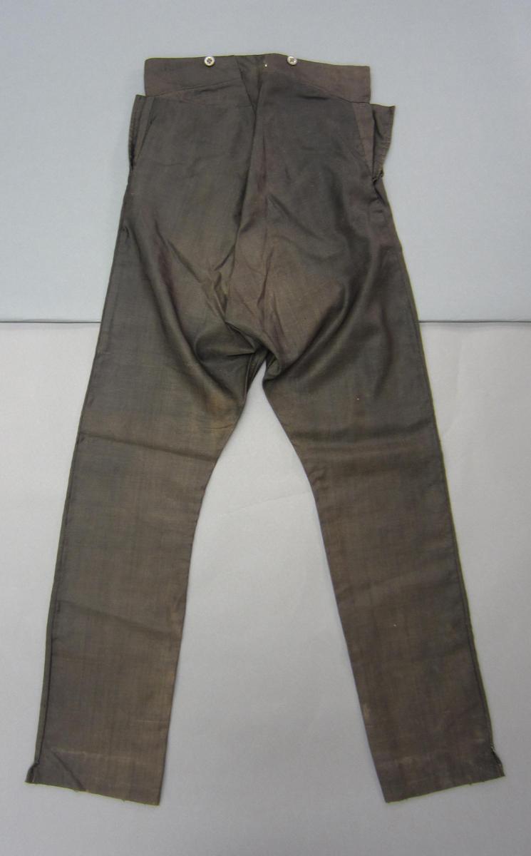 2005.0040 C Trousers, Back 2