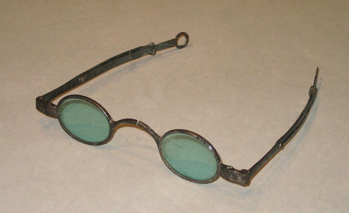 1958.1763 Spectacles