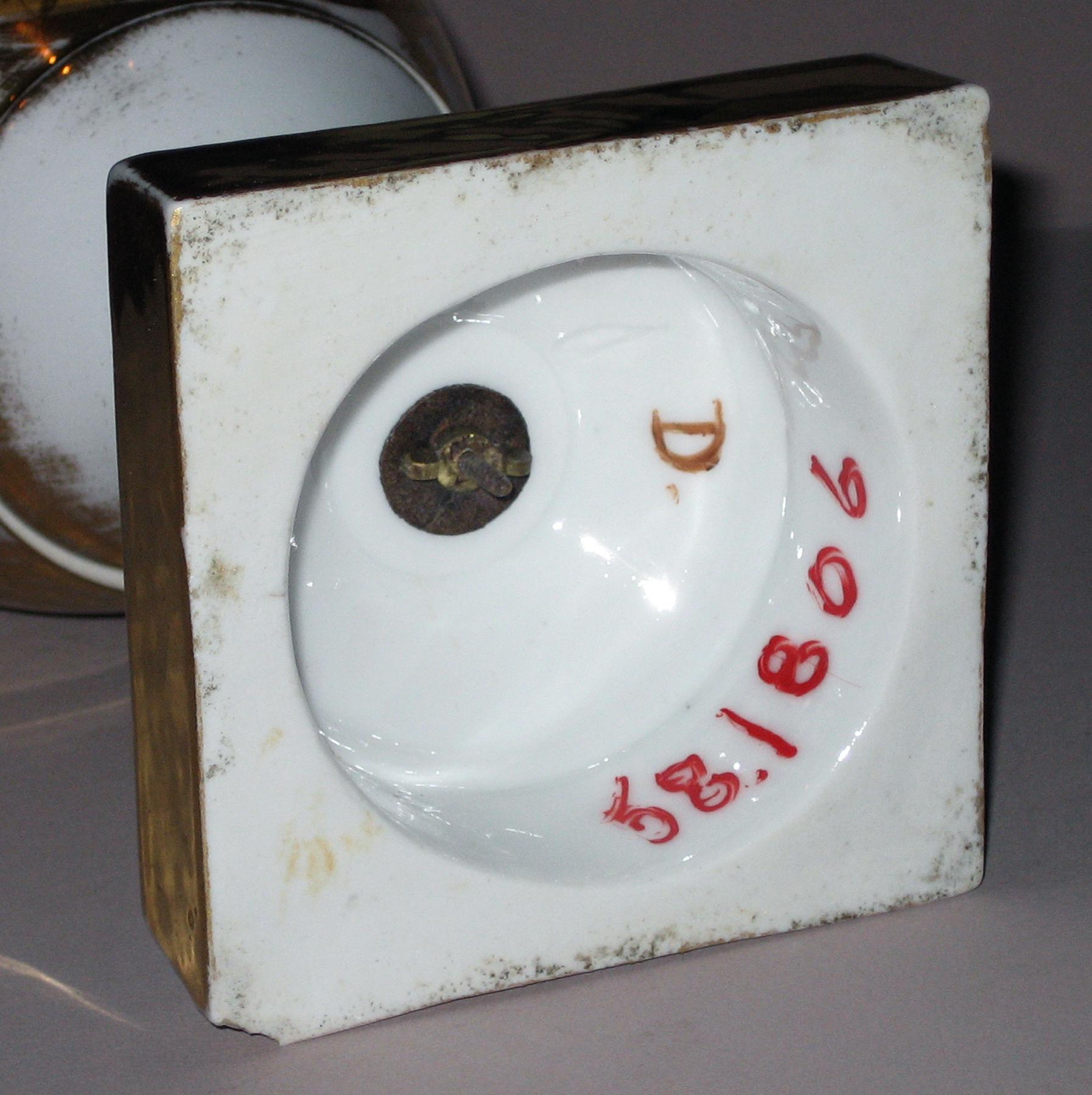 1958.1806 Porcelain Washington vase (bottom, marks)