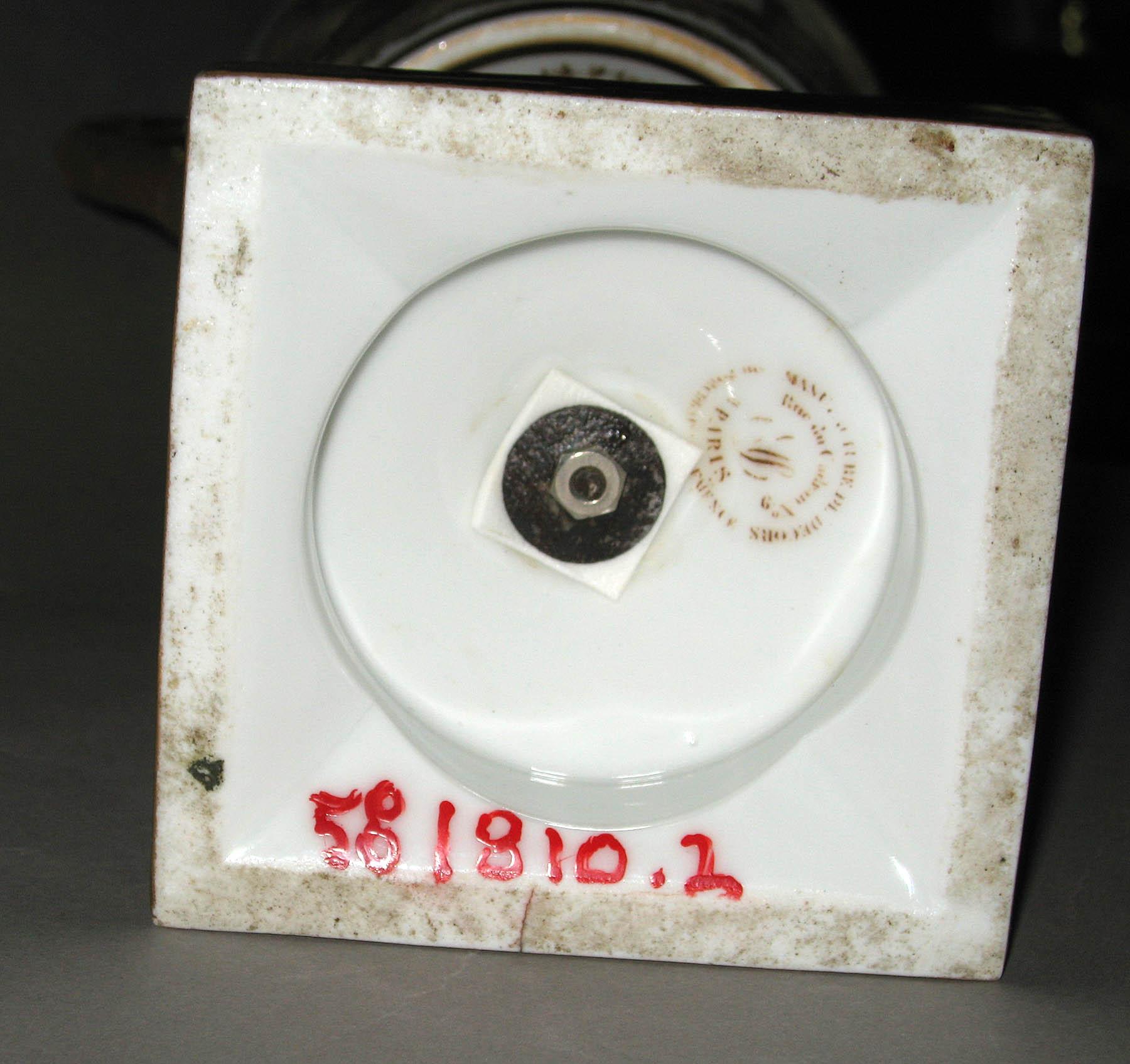 1958.1810.002 French porcelain vase (underside)