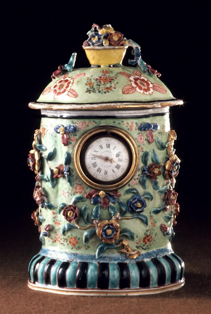 1958.1815 Watch stand, view 2