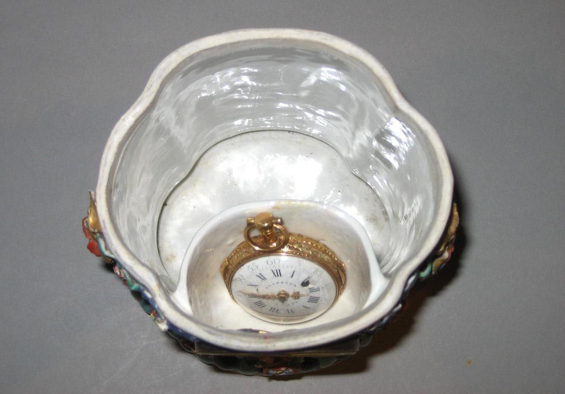 1958.1815 Watch stand interior