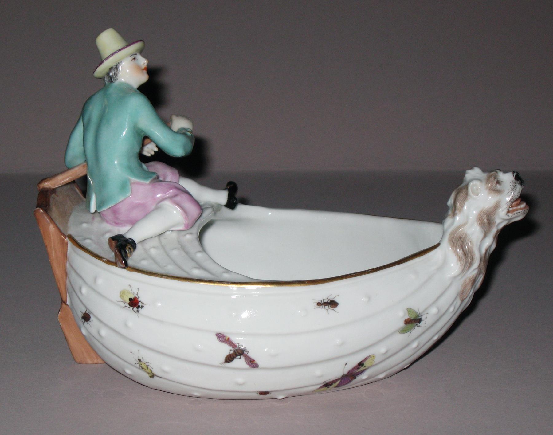 1958.1816 Meissen porcelain boat dish (side 2)