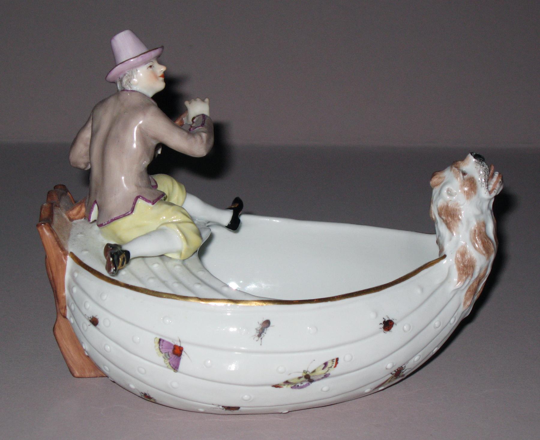 1958.1817 Meissen porcelain boat dish (side 2)