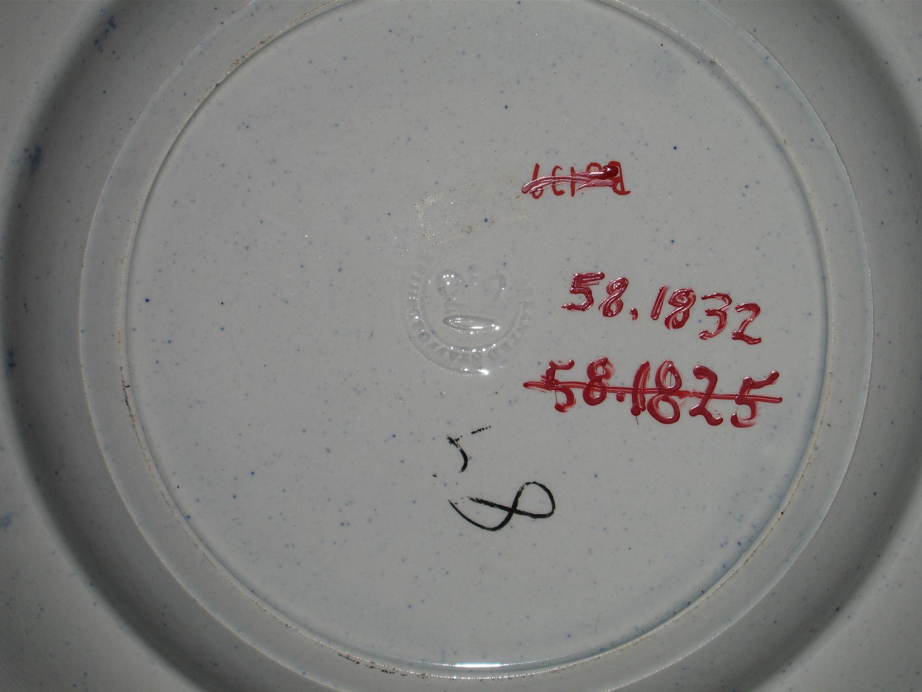 1958.1832 Soup plate (mark)