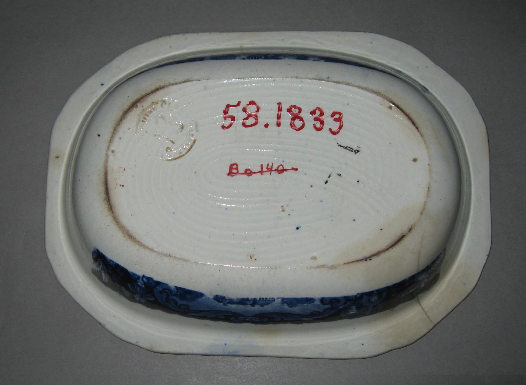 1958.1833 Vegetable dish (mark)