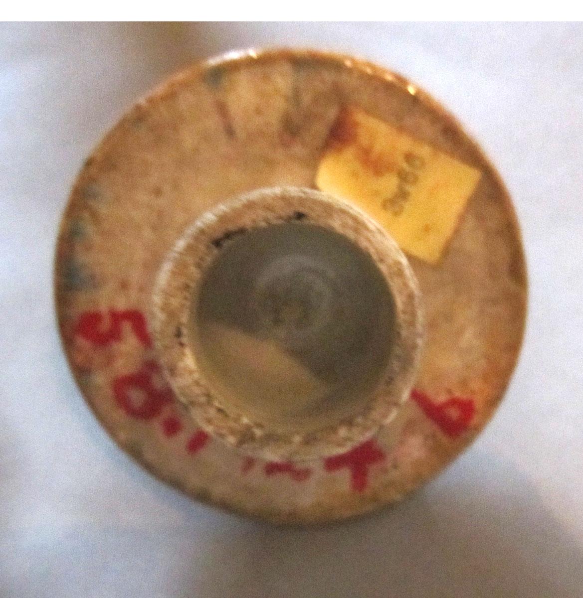 1958.1924 B Porcelain bottle cover underside