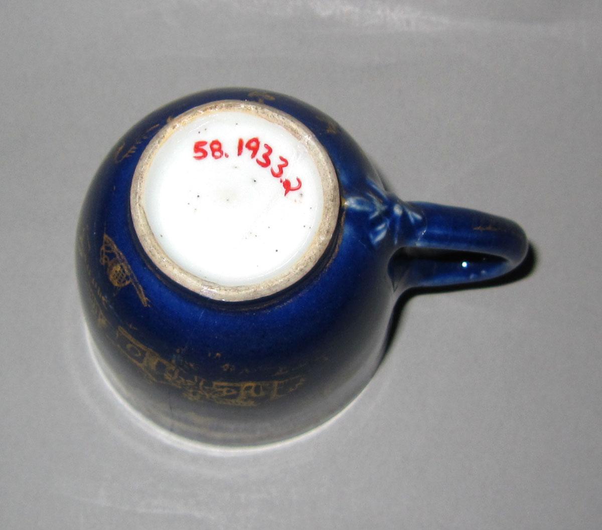 1958.1933.002 Porcelain coffee cup underside