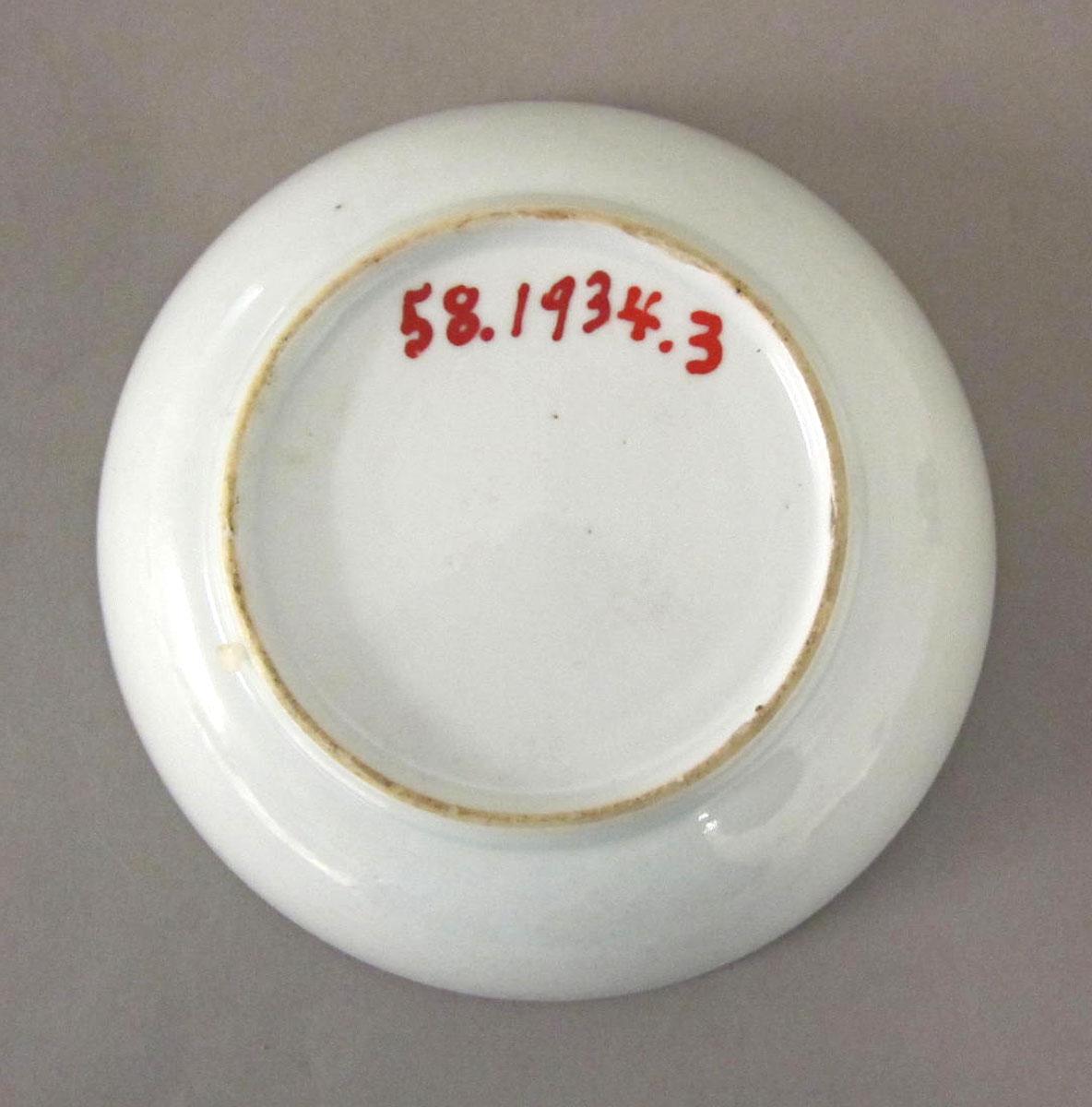 1958.1934.003 Porcelain saucer underside