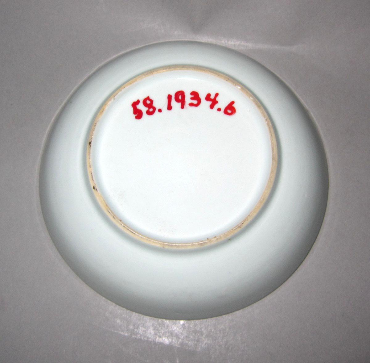1958.1934.006 Porcelain saucer underside