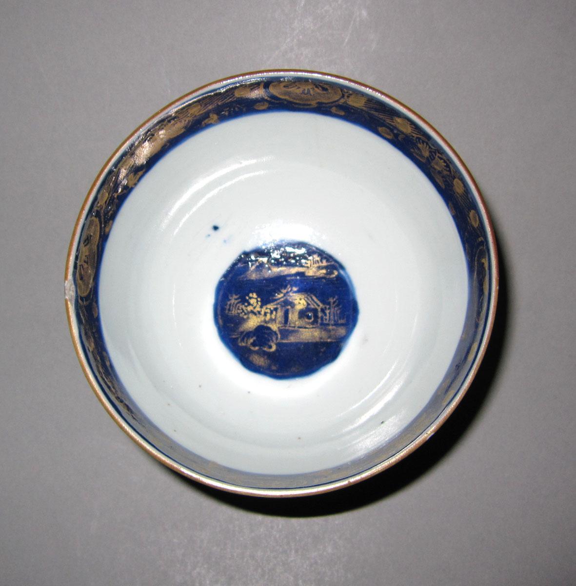 1958.1945.002 Porcelain teabowl top