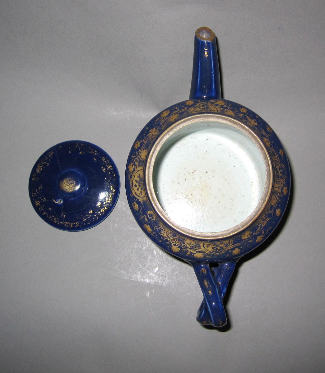 1958.1950 A,B Porcelain teapot top