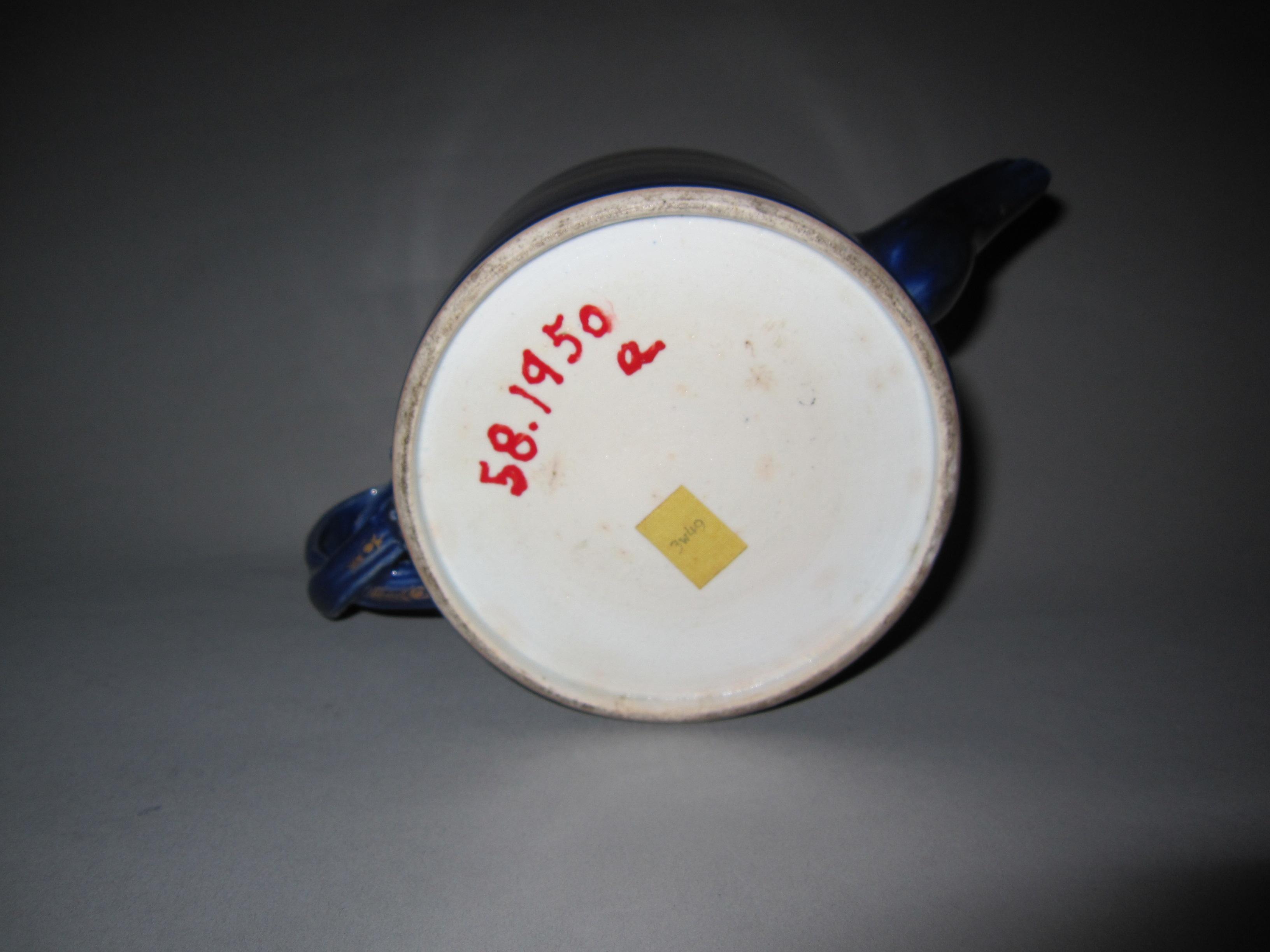 1958.1950 A,B Porcelain teapot underside