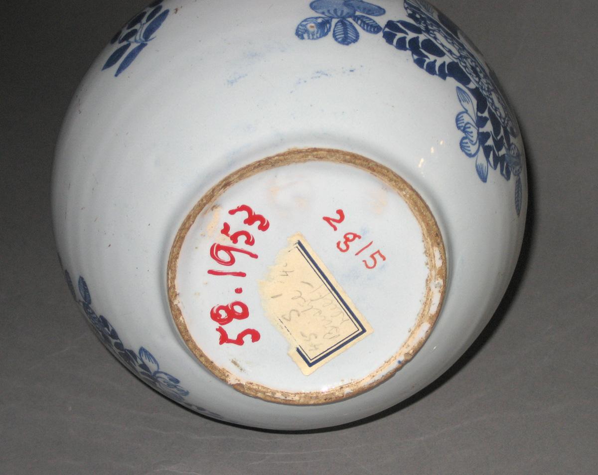 1958.1953 Delftware bottle bottom
