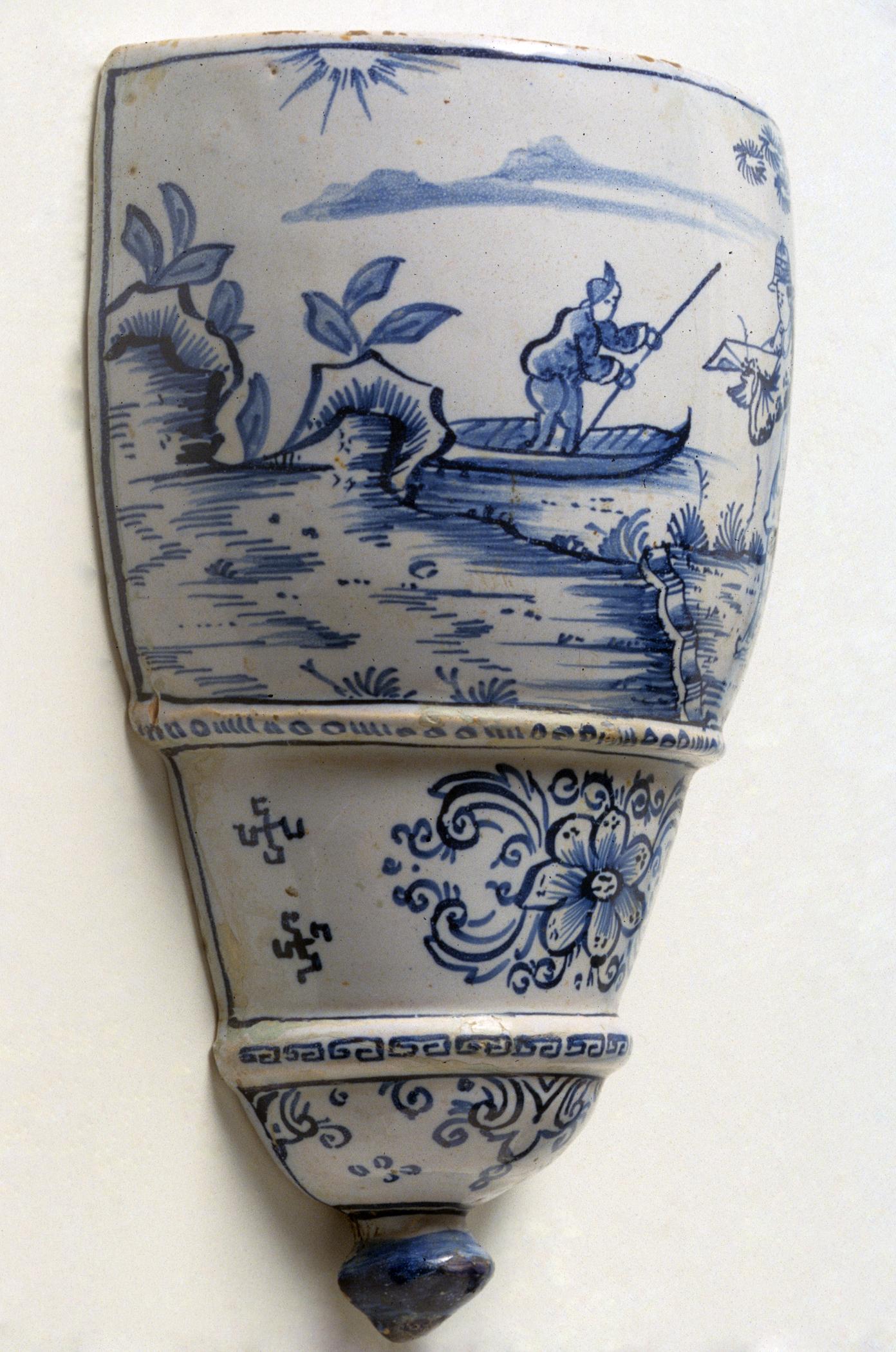 1958.1955.001 (left) Wall pocket