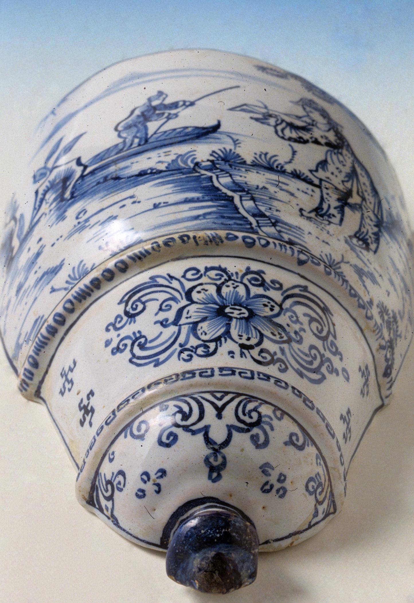 1958.1955.001 (bottom) Wall pocket