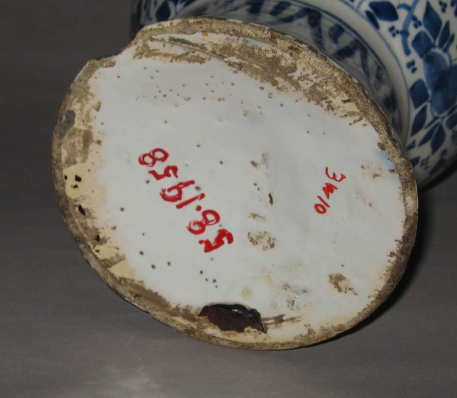 1958.1958 Delft vase (underside)