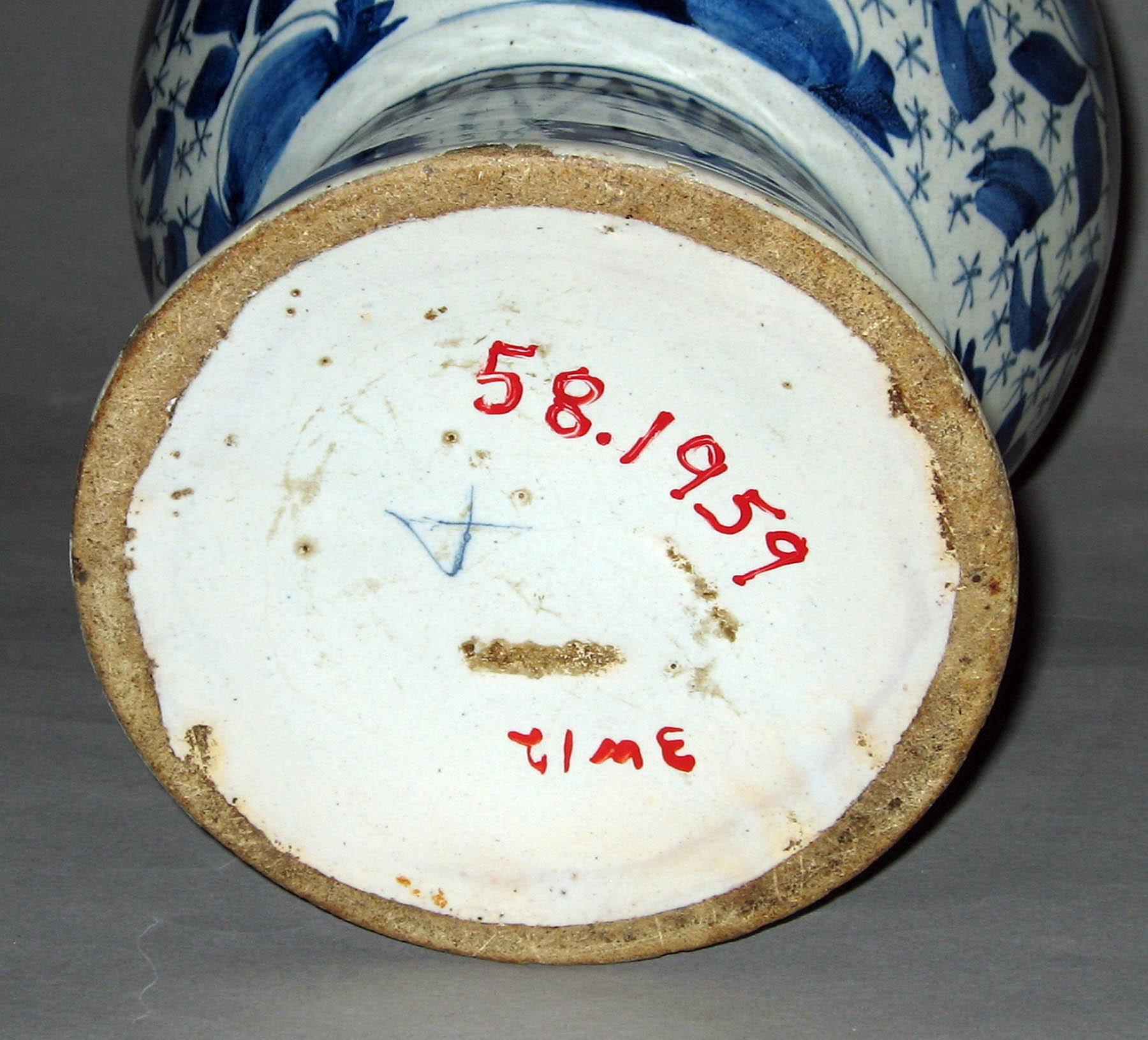 1958.1959 Delft vase (underside)