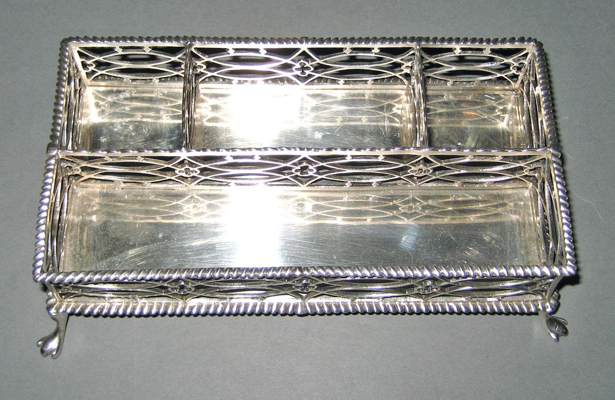 1958.1964 A Silver Standish top view