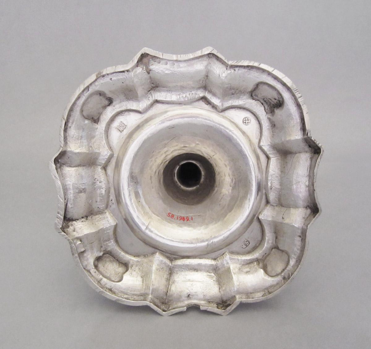1958.1989.001 Candlestick, underside