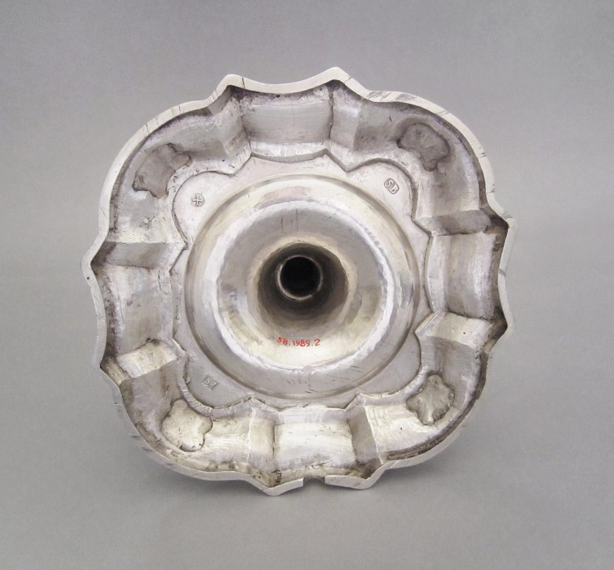 1958.1989.002 Candlestick, underside