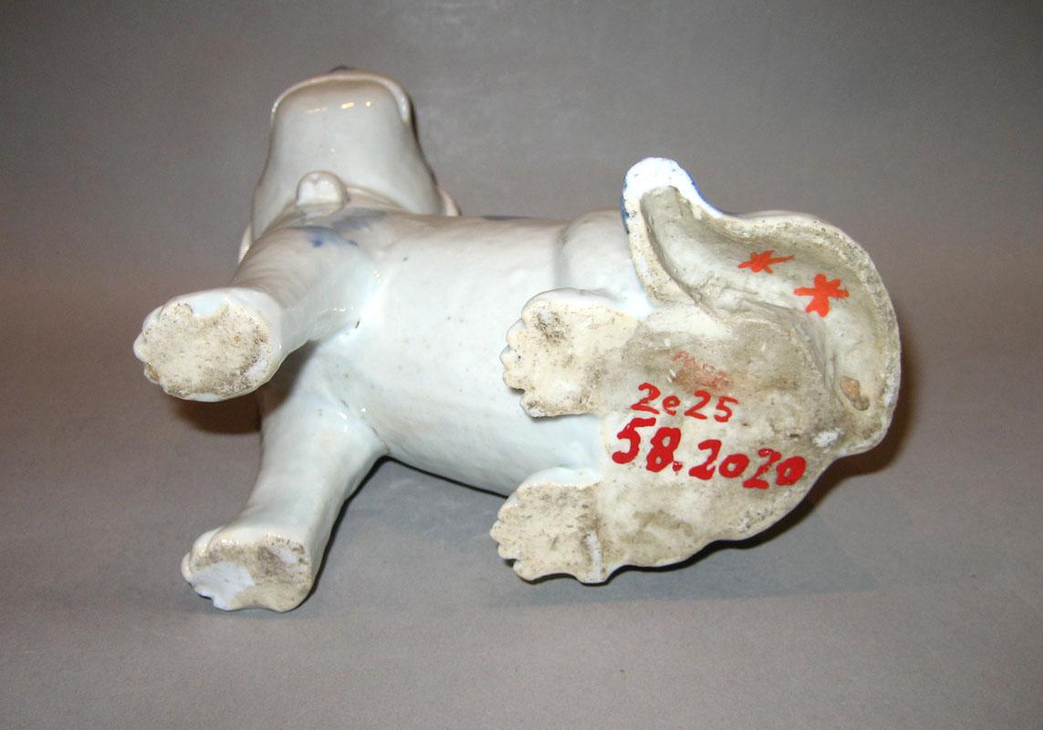1958.2020 Dog figure underside