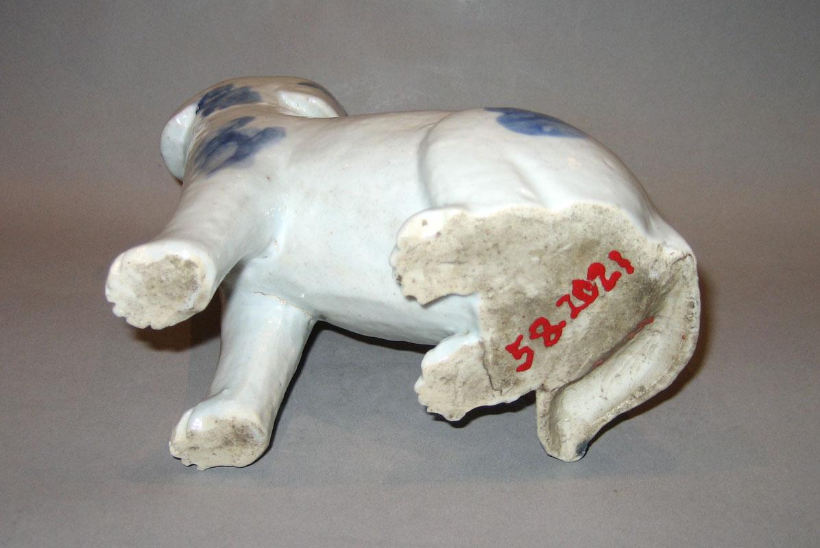 1958.2021 Dog figure underside