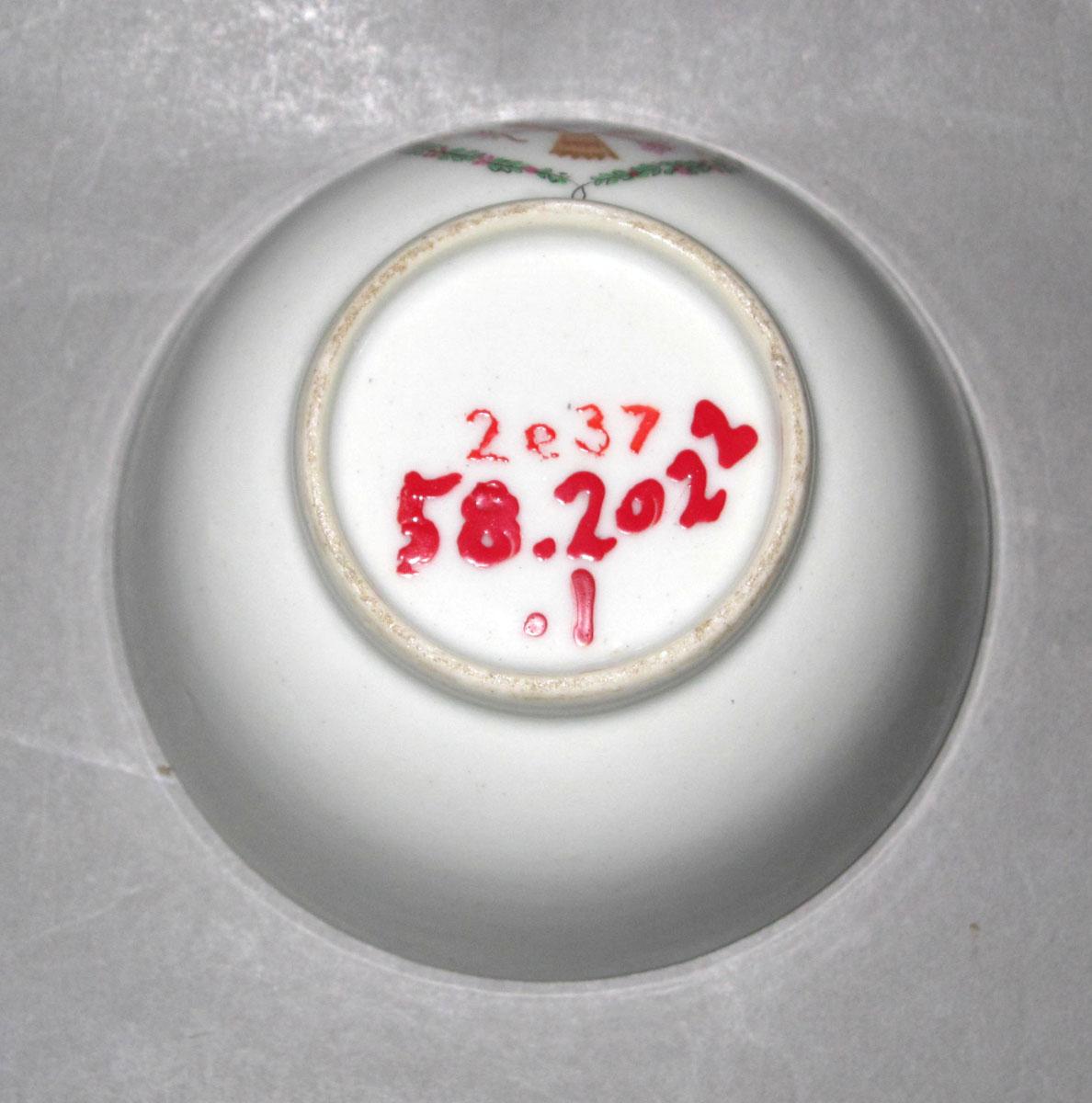 1958.2022.001 Porcelain cup underside