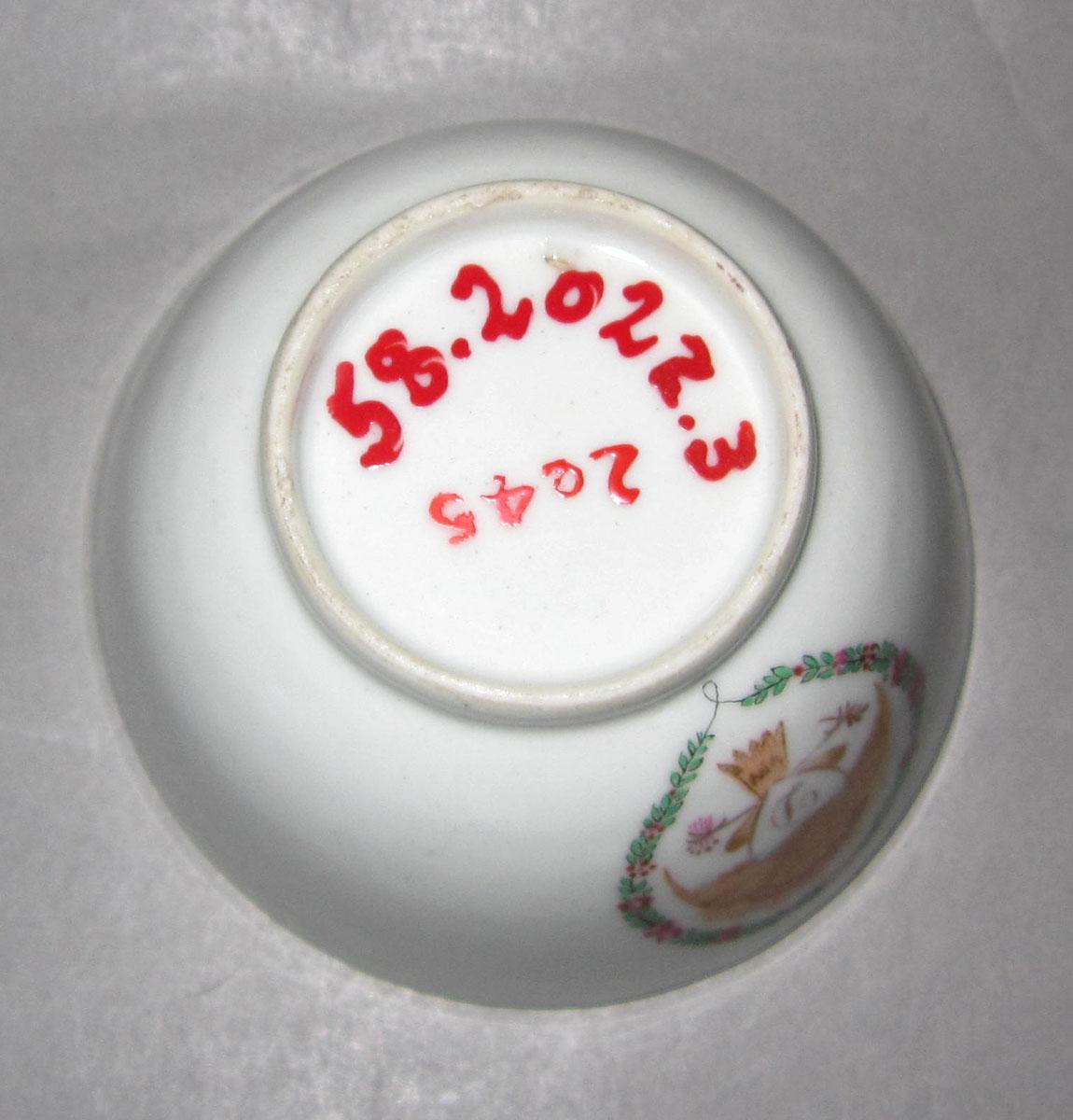 1958.2022.003 Porcelain cup underside