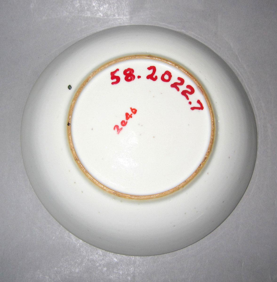 1958.2022.007 Porcelain saucer underside