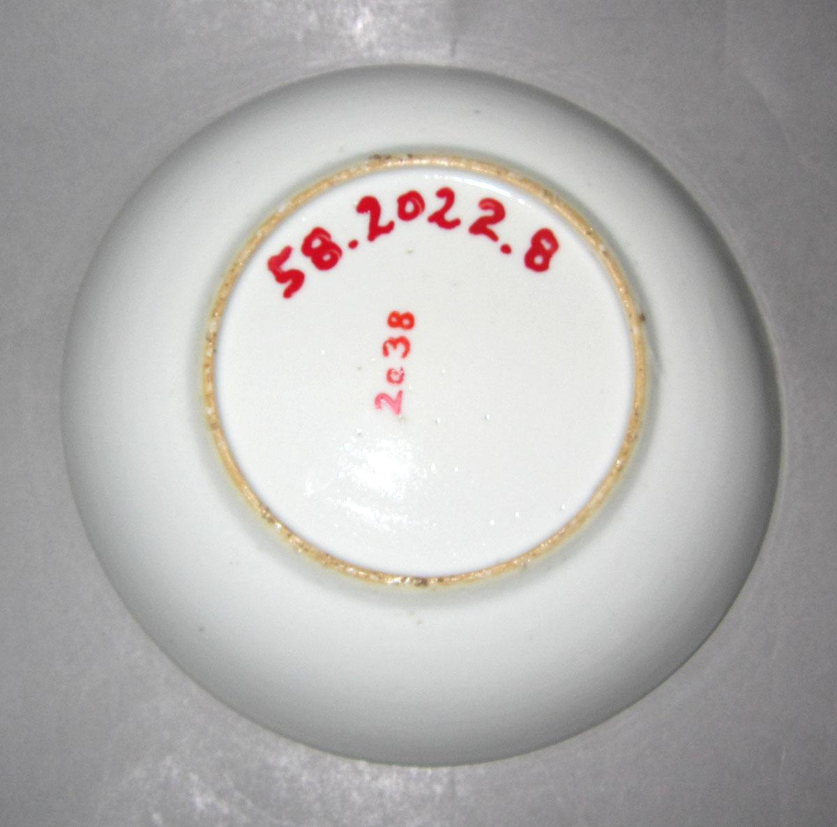 1958.2022.008 Porcelain saucer underside
