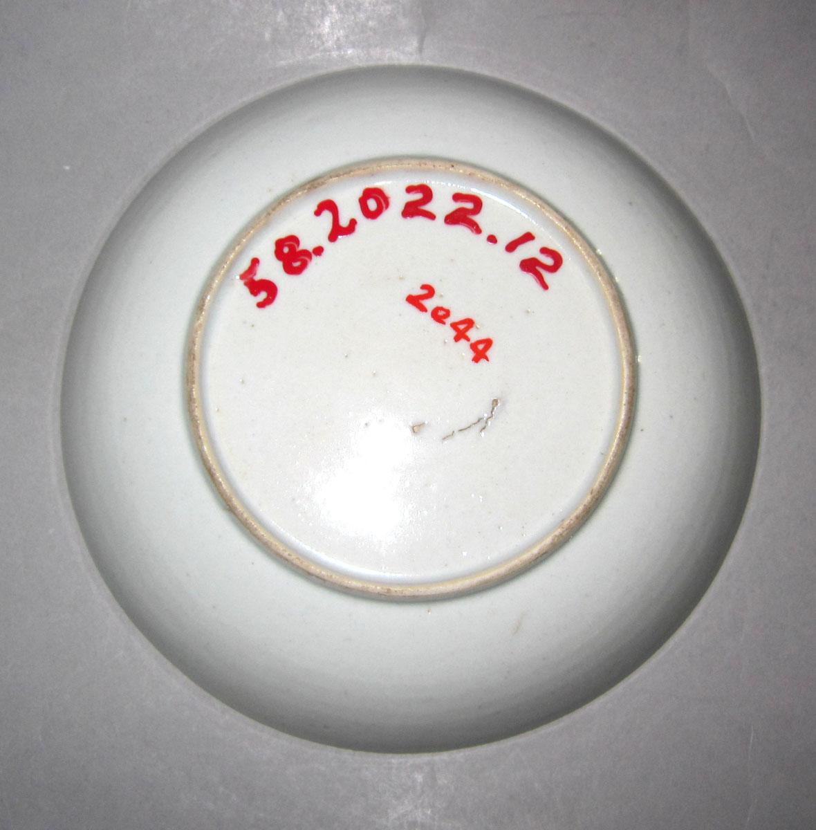 1958.2022.012 Porcelain saucer underside