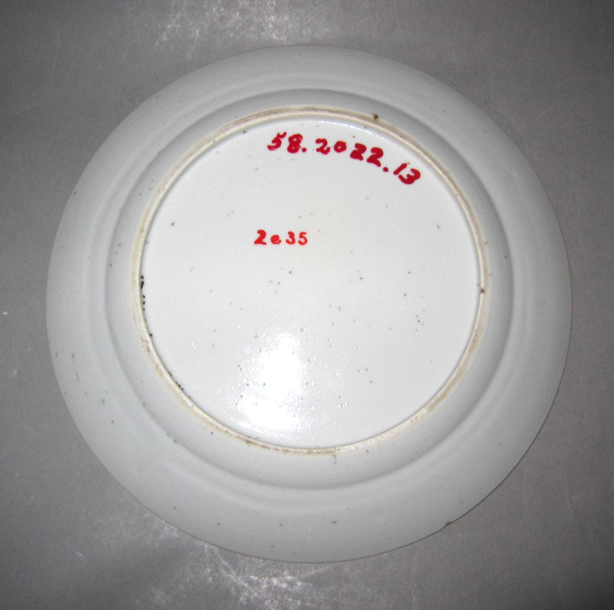 1958.2022.013 Porcelain saucer underside