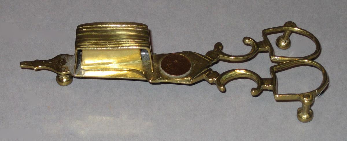 1958.2082 Snuffer