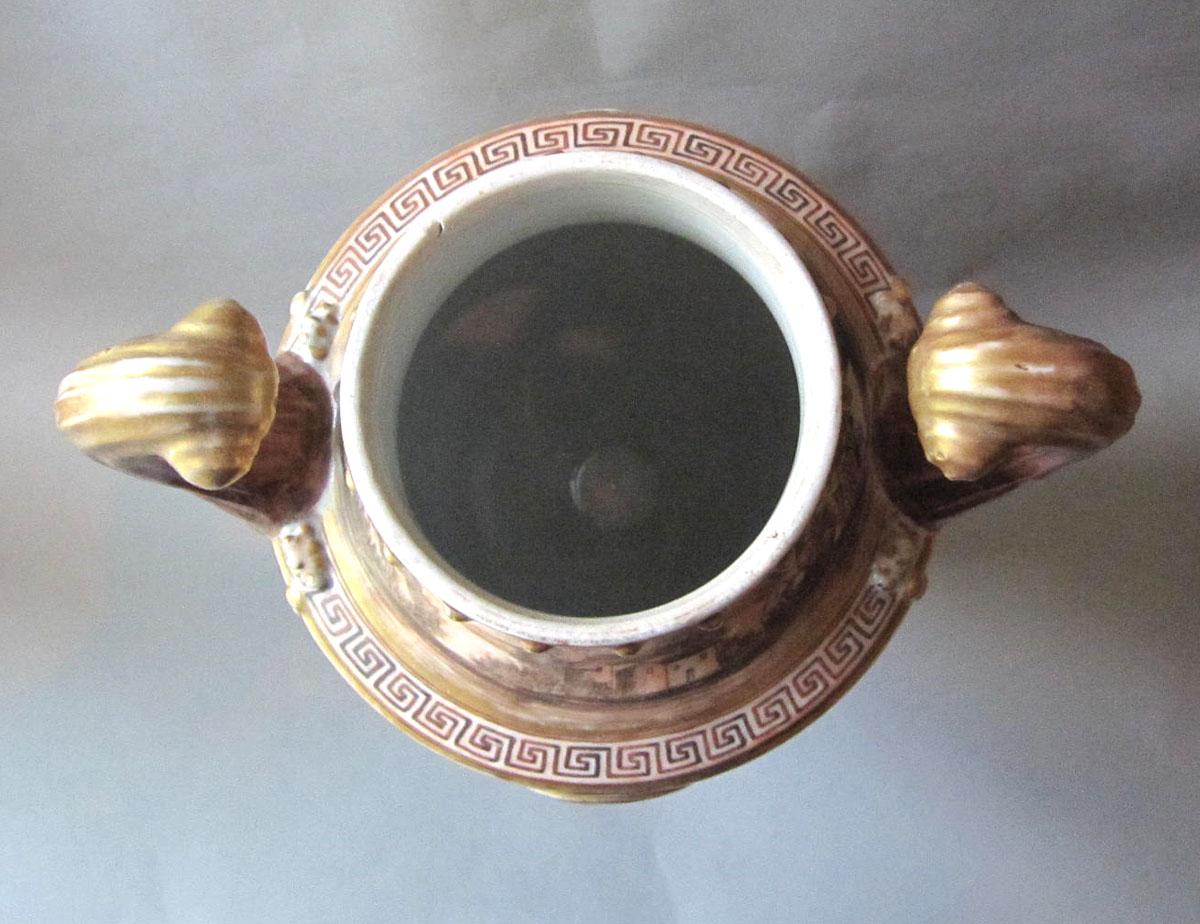1958.2087 B Porcelain urn top