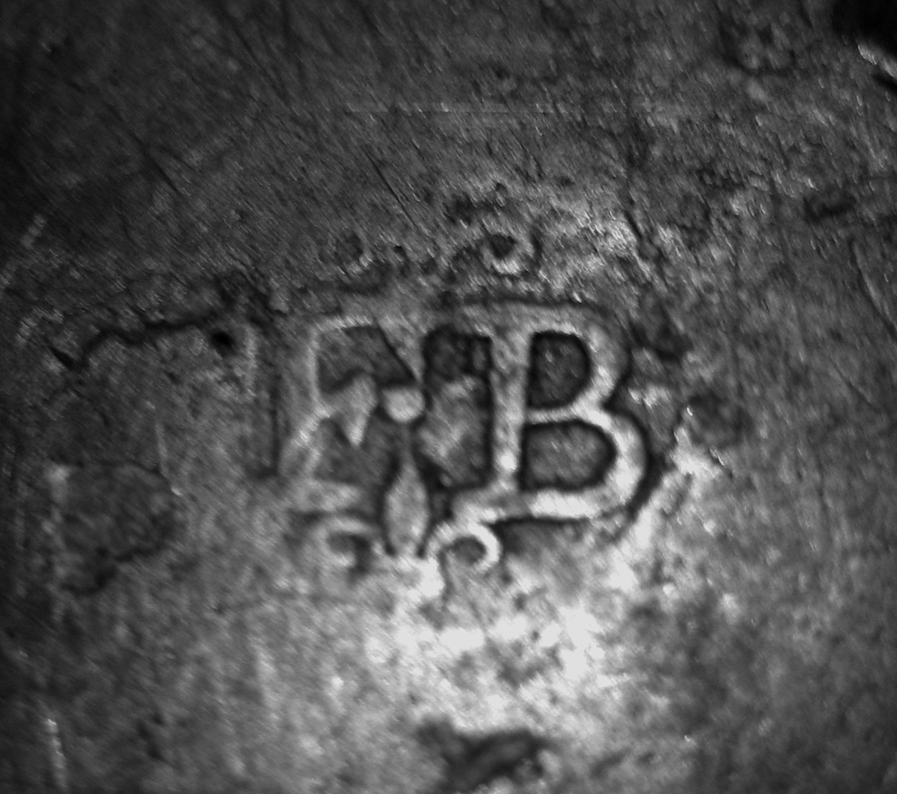 1953.0032 Pewter Plate (mark)