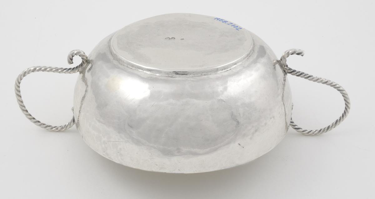1958.2102 Bowl, Underside