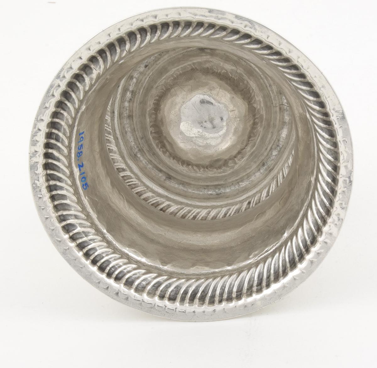 1958.2105 Salt, Underside