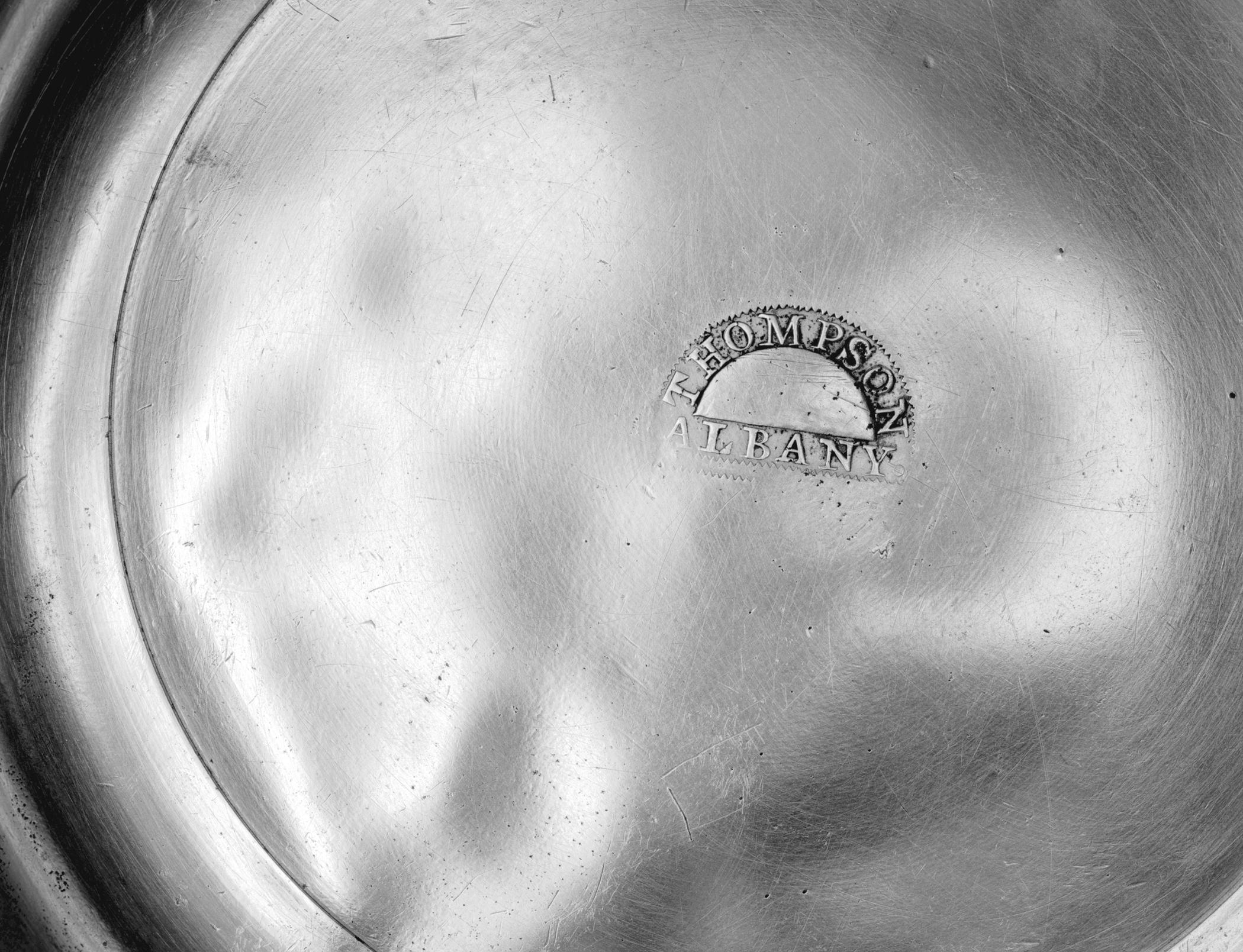 1953.0033 Pewter basin (mark)