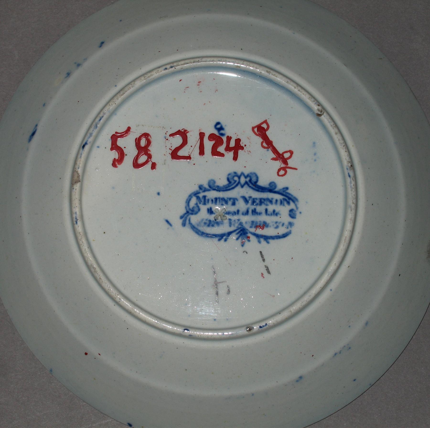 1958.2124 Saucer (mark)
