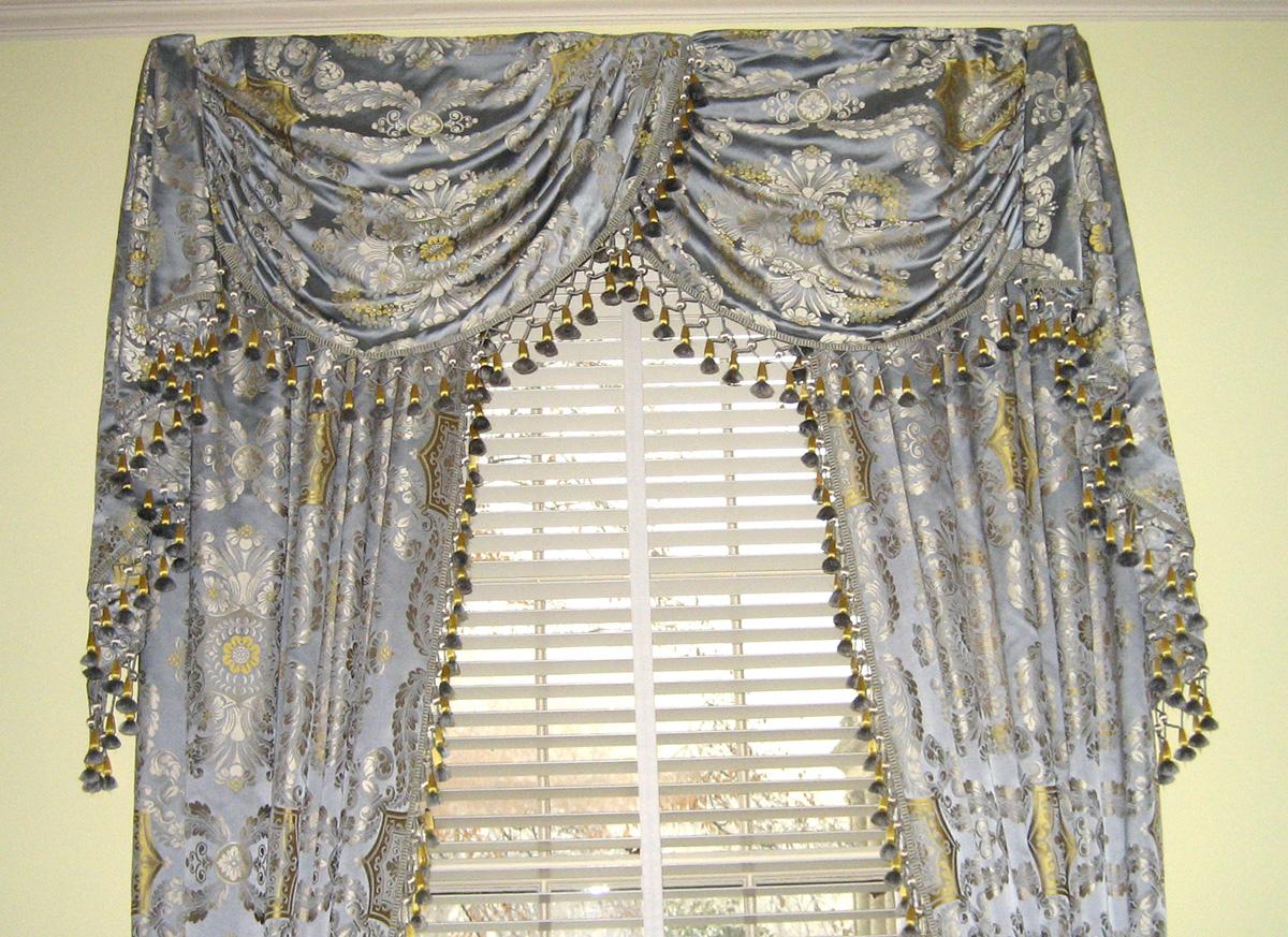 1967.1140.002 top valance
