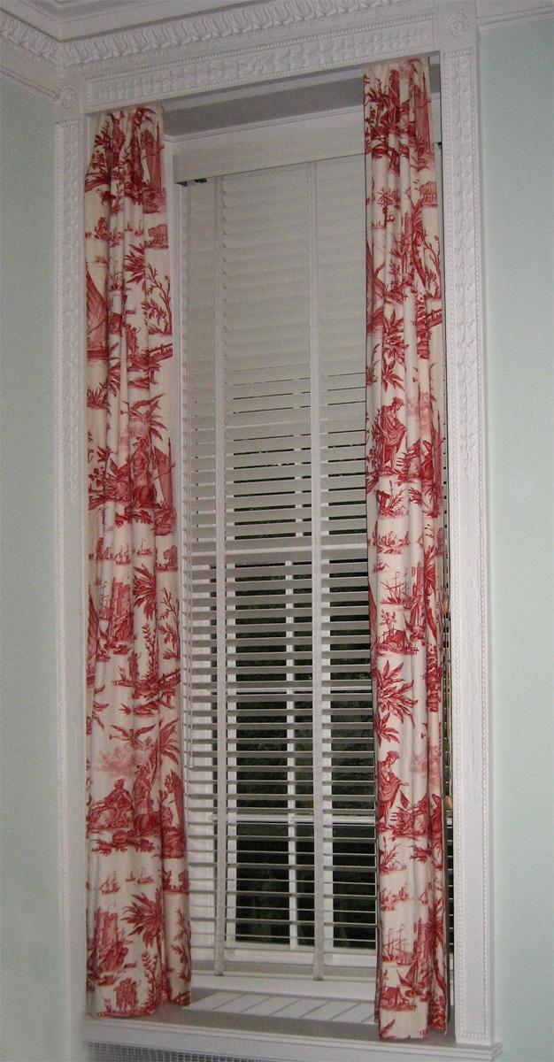 1973.0505.001 Window hangings