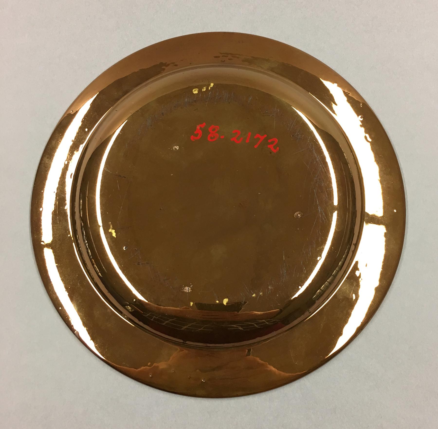 1958.2172 Lusterware plate, underside