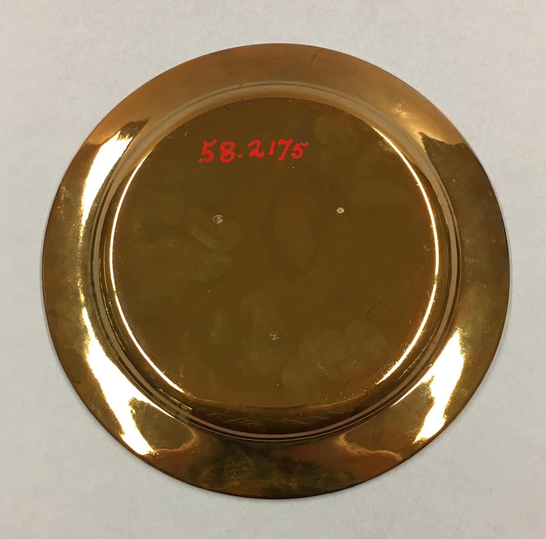 1958.2175 Lusterware plate, underside